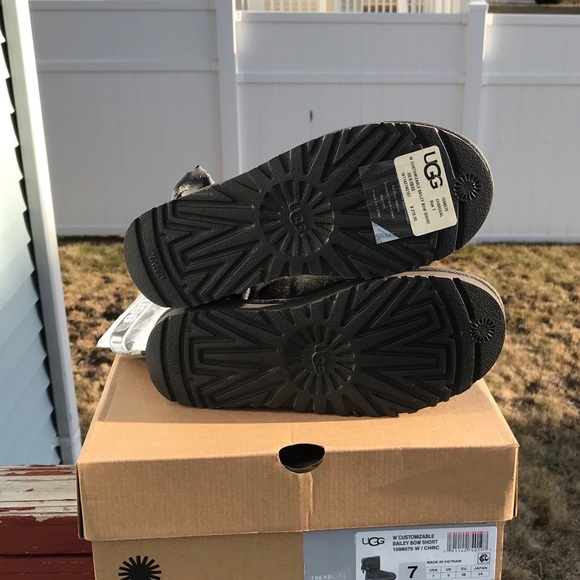 UGG Customizable Bailey Bow Short - Picture 4 of 6